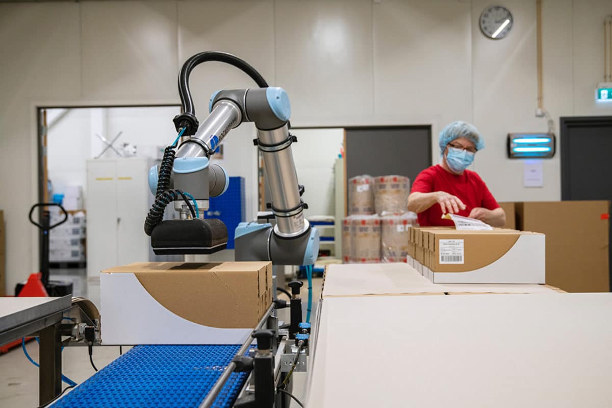 UR robots cobots maskinpakking