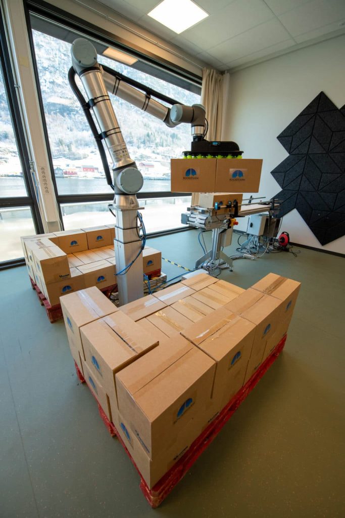 Cobot palletizing solution with Piab gripper at Rocketfarm robotlab