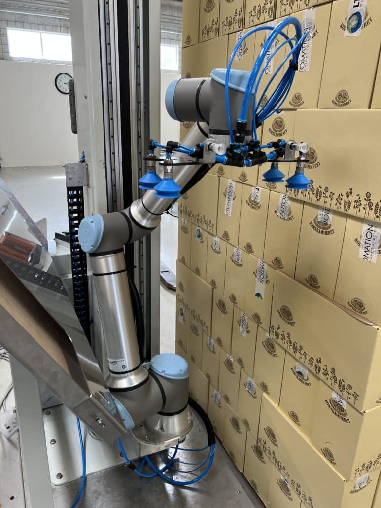 LT Automation installed cobot palletizing solution at FIPROS using Pally software from Rocketfarm
